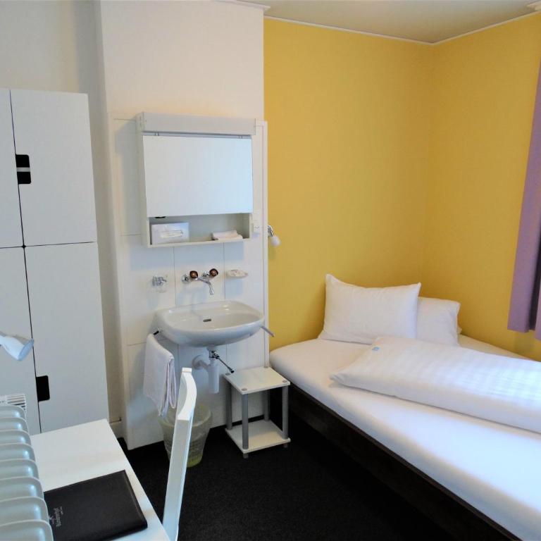 Hotel Bündnerhof - Einzelzimmer mit Gemeinschaftsbad - 7