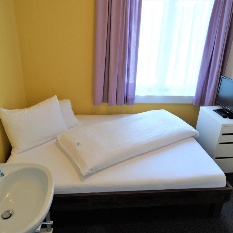 Hotel Bündnerhof - Einzelzimmer mit Gemeinschaftsbad - 5