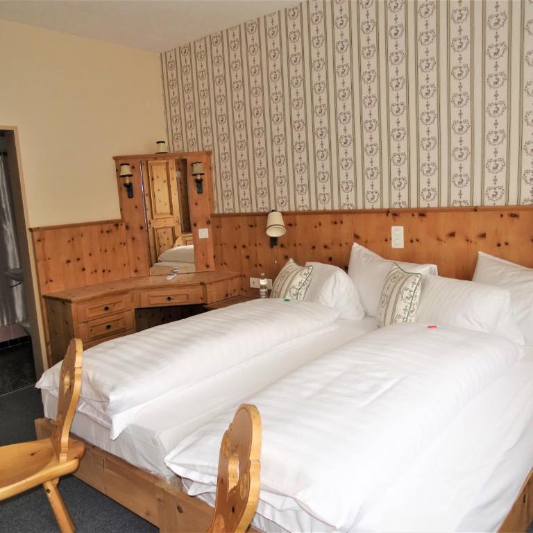 Hotel Bündnerhof - Familienzimmer (2 Erwachsene + 2 Kinder + 1 Baby) - 14