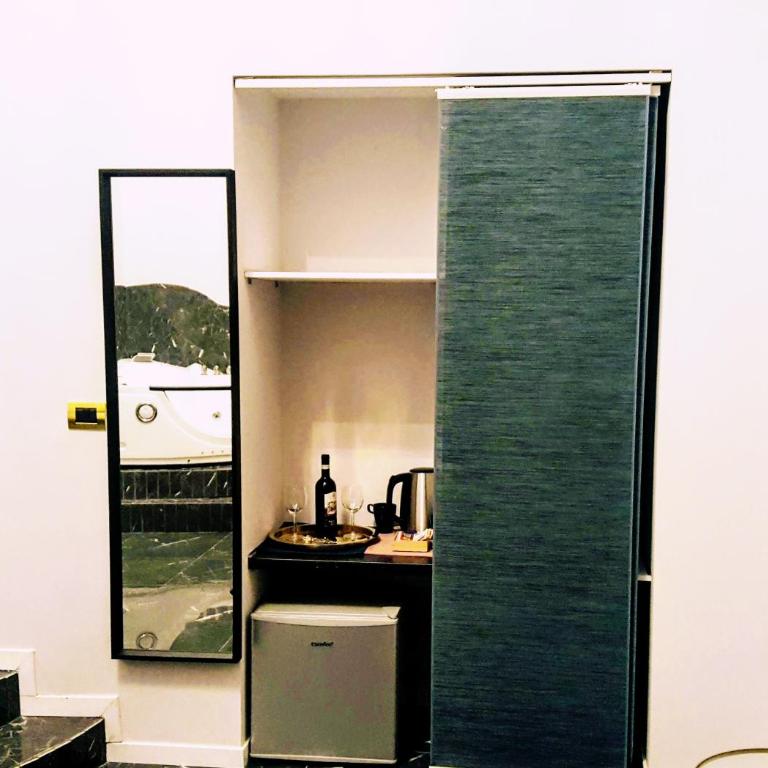Comfort Zone Naples - Suite Queen con Vasca Idromassaggio - 8