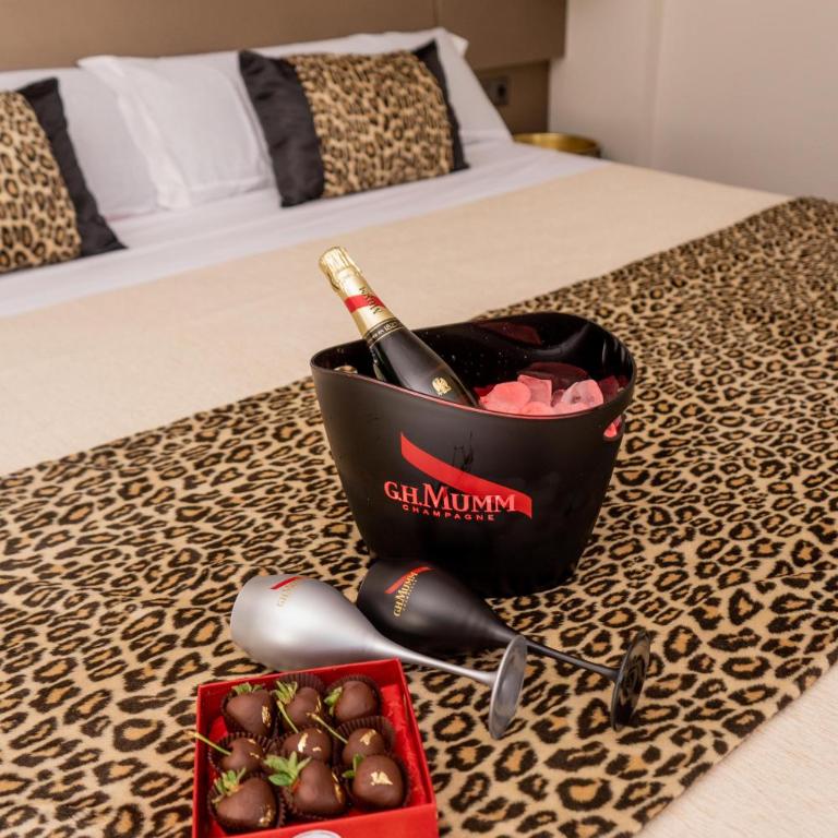 DAOS Suites & Terrace Marbella - Suite Deluxe con bañera de hidromasaje - 8