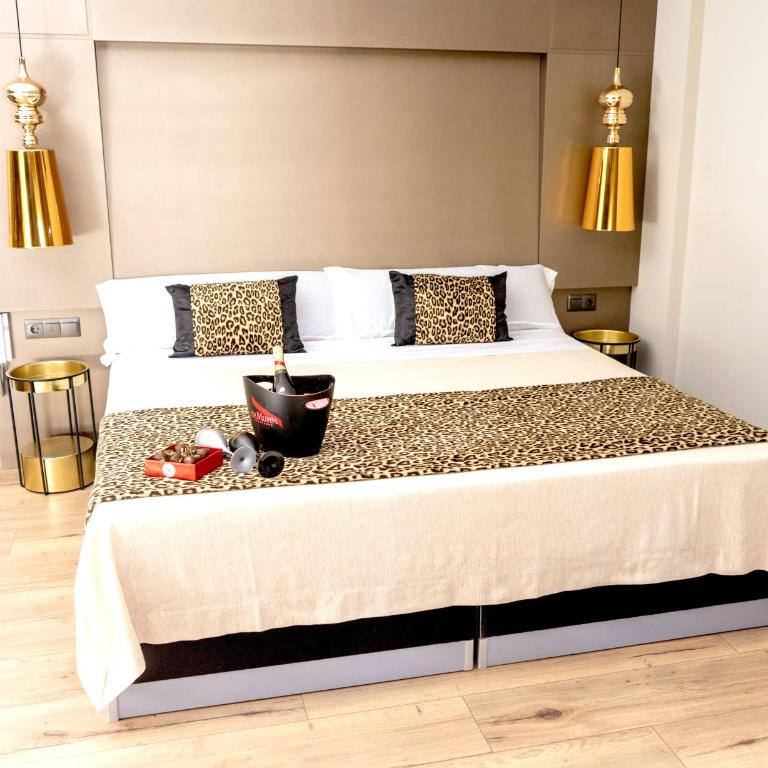 DAOS Suites & Terrace Marbella - Suite Deluxe con bañera de hidromasaje - 9