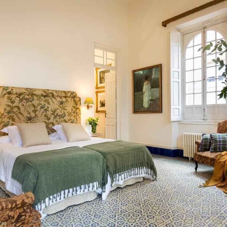Villa Alfonso, Restored Palace House with gardens and Monuments Views - Villa - 22