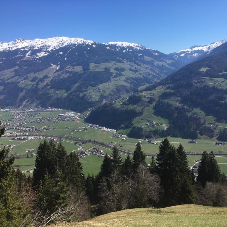 Landhaus Katharina bis 5 Personen mit Saunachalet und Blick auf die Bergwelt des Zillertals - Apartment mit Blick auf die Berge - 30