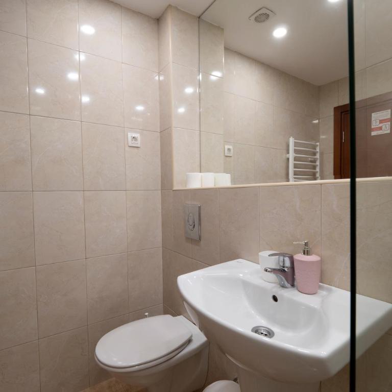 Villa Skyprime - Dvokrevetna Soba sa Bračnim Krevetom i Balkonom - 6