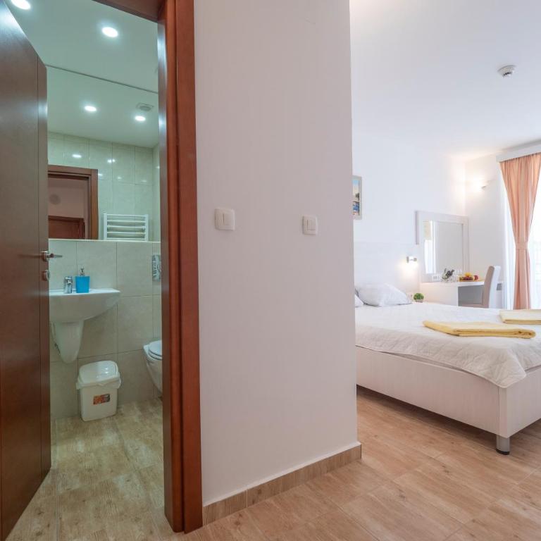 Villa Skyprime - Dvokrevetna Soba sa Bračnim Krevetom i Balkonom - 4