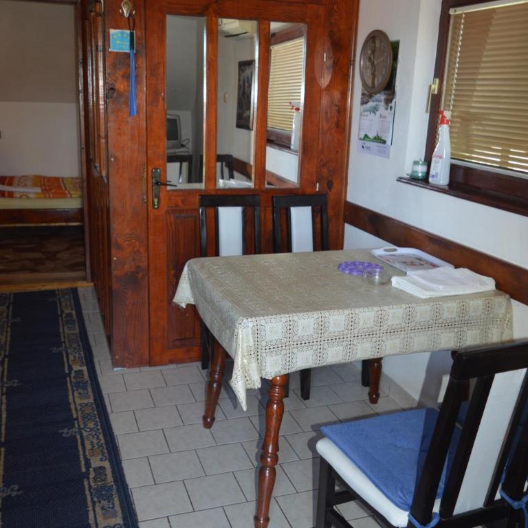 Apartmani Perovic - Two-Bedroom Apartment - 22