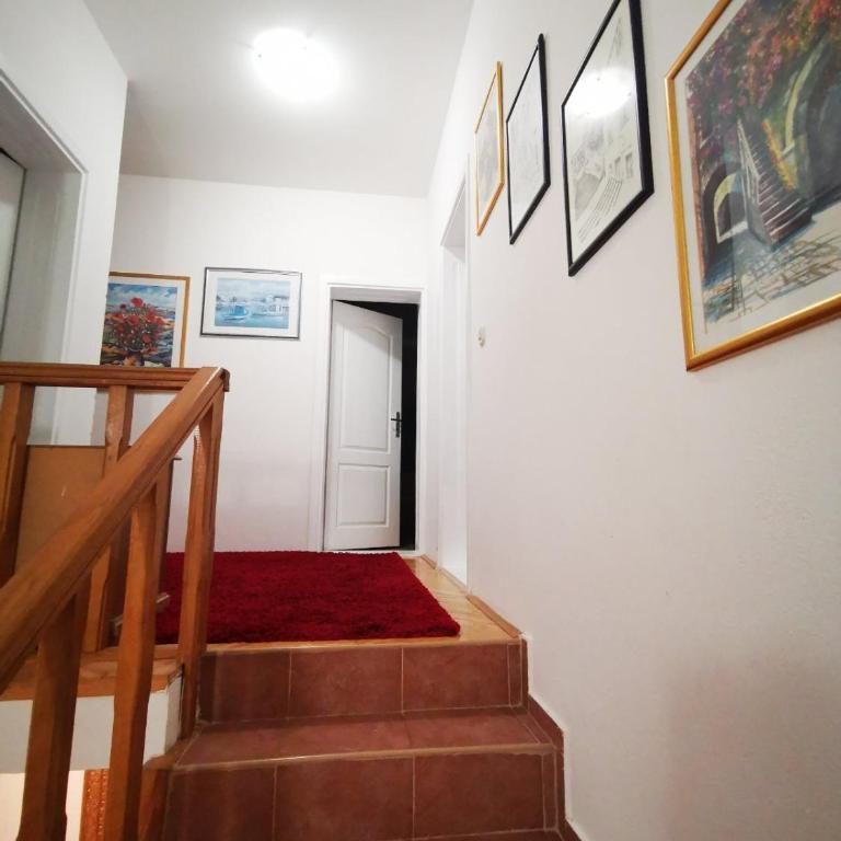 Private Riverside Villa Silvia - Villa - 85