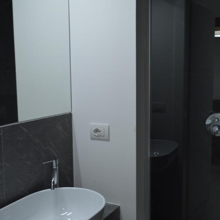 Camere Scandellara 24 - Camera Matrimoniale con Bagno Privato - 30