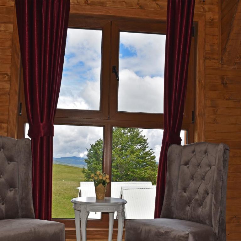 Apartmani i Restoran Sljeme - King Room with Mountain View - 2