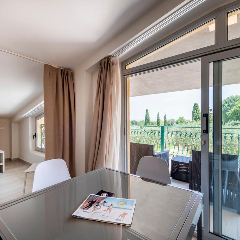 Club del Sole Desenzano Boutique Resort - Appartamento Superior con 1 Camera da Letto e con Vista Lago - 1