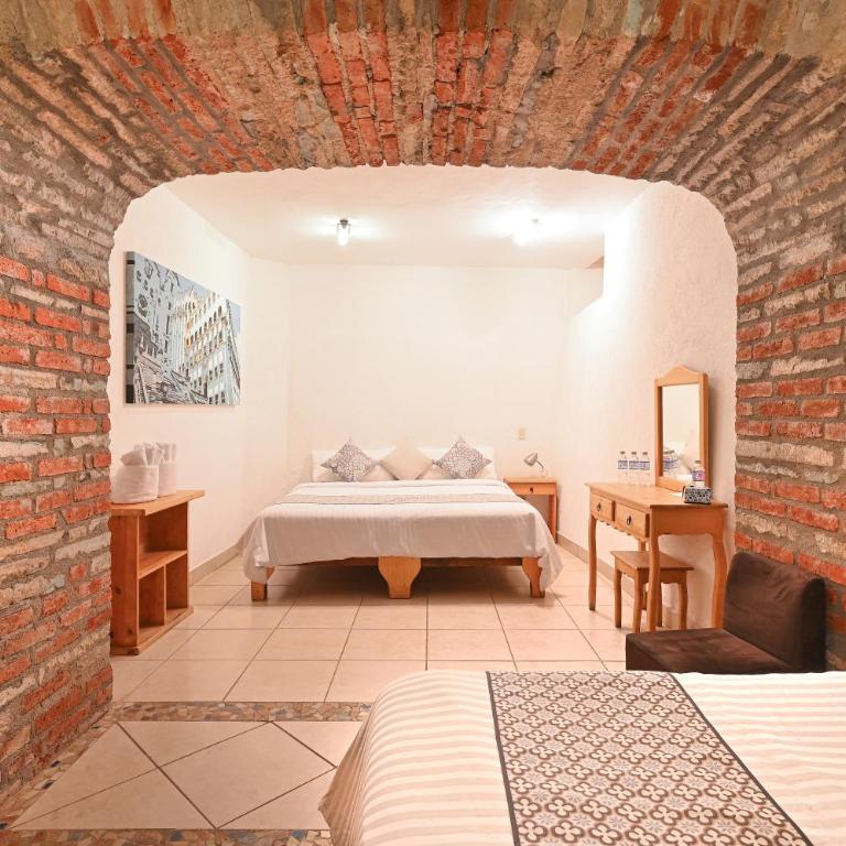 Hotel Meson Cuevano - Quadruple Room - 4