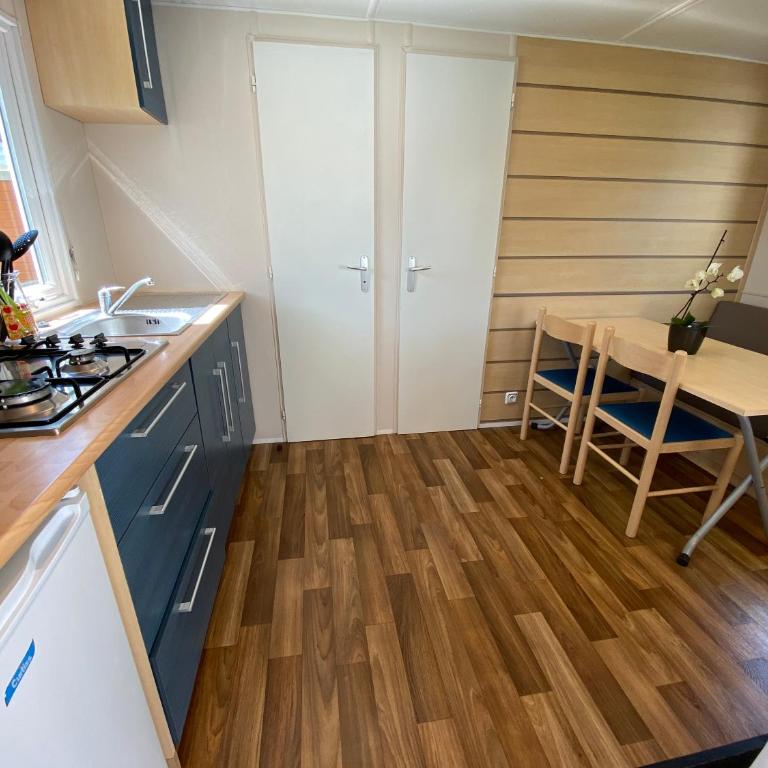 Camping Le Royan - One-Bedroom Family Mobile Home - 5