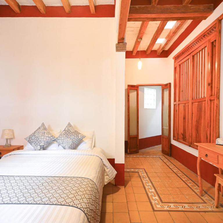 Hotel Meson Cuevano - Queen Room - 4
