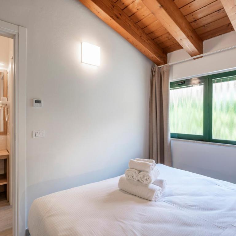 Club del Sole Desenzano Boutique Resort - Deluxe One-Bedroom Apartment with Terrace and Lake View - 1