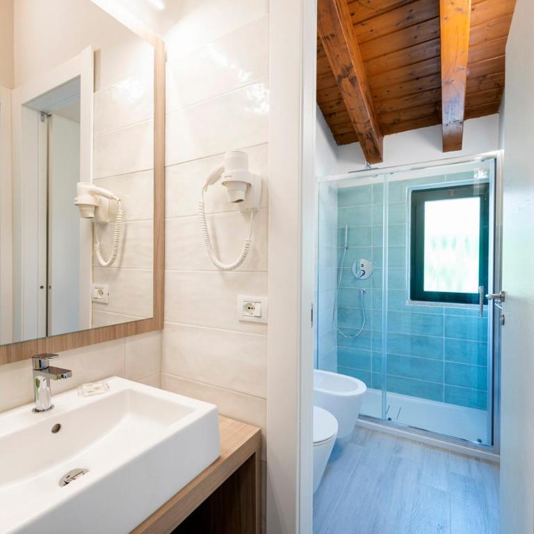 Club del Sole Desenzano Boutique Resort - Deluxe One-Bedroom Apartment with Terrace and Lake View - 2