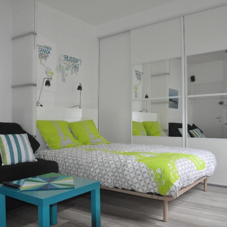 Studio lumineux Intra-muros à 2 pas de la plage. - Apartamento de 1 dormitorio - 1
