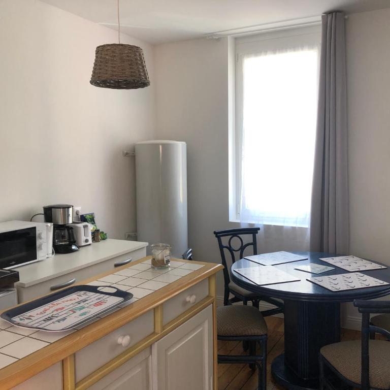 Appartement à 2 minutes de la plage 5 places - Apartment mit 1 Schlafzimmer - 4