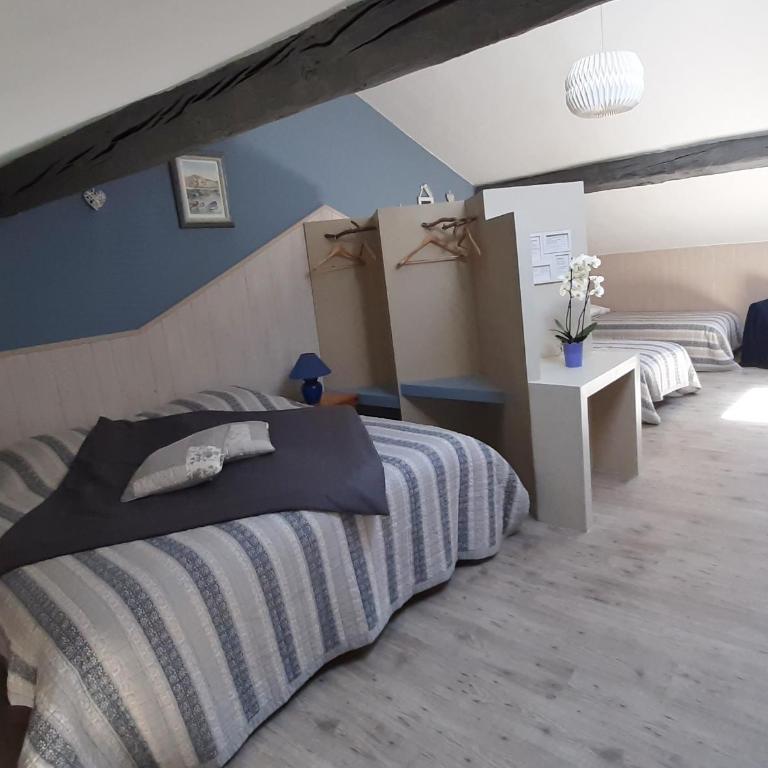 Le Presbytère du Val - Chambre Familiale avec Salle de Bains Privative - 13