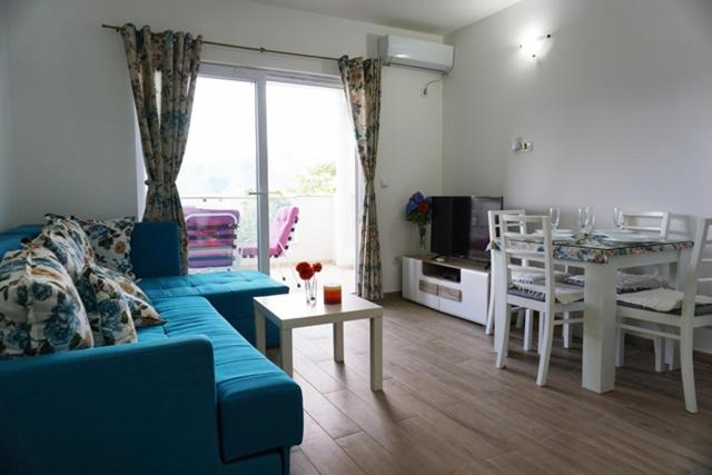 Apartmani M&E - Apartment with Balcony - 5