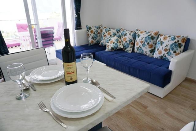 Apartmani M&E - Suite with Balcony - 5