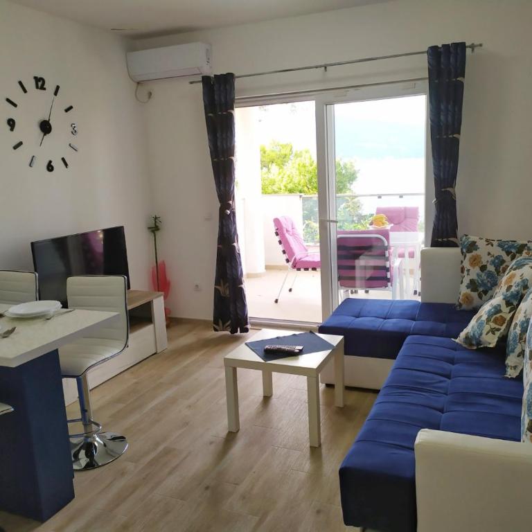 Apartmani M&E - Suite with Balcony - 1