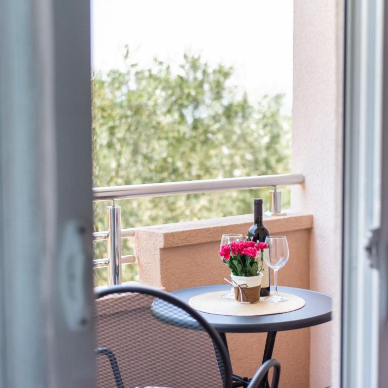 Apartments Villa Egzon - Studio with Balcony - 4