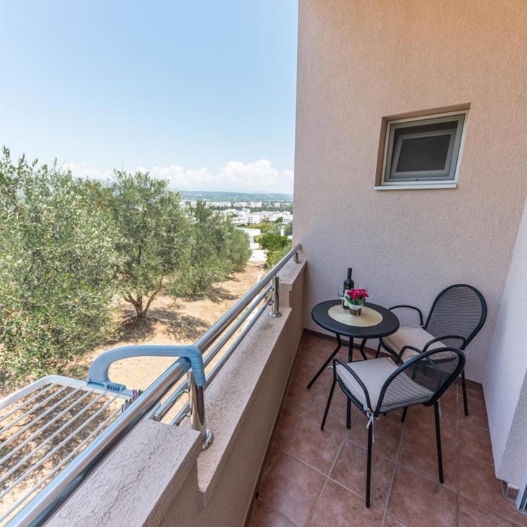 Apartments Villa Egzon - Studio with Balcony - 8