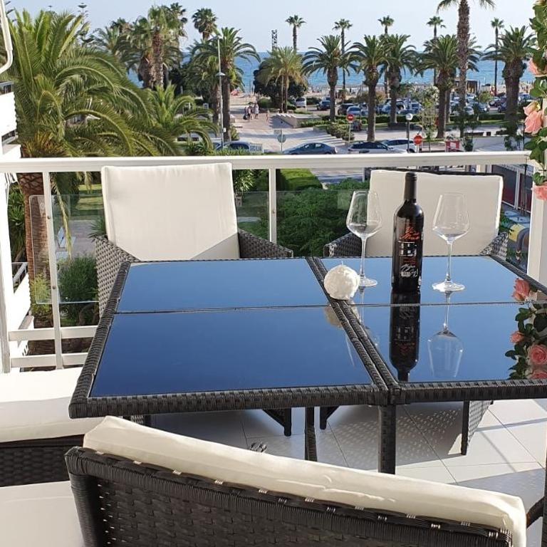 Encantadora vivienda en el paseo marítimo de Salou - Three-Bedroom Apartment - 4