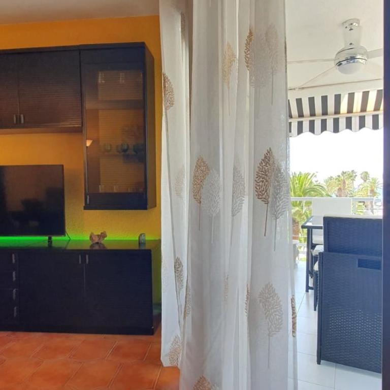 Encantadora vivienda en el paseo marítimo de Salou - Three-Bedroom Apartment - 13