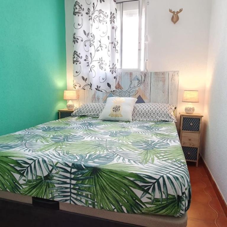 Encantadora vivienda en el paseo marítimo de Salou - Three-Bedroom Apartment - 16