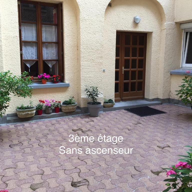 QUAI 65 , 3 pièces sur le port, à 250 m de la rue piétonne et de la mer - Appartement - 12