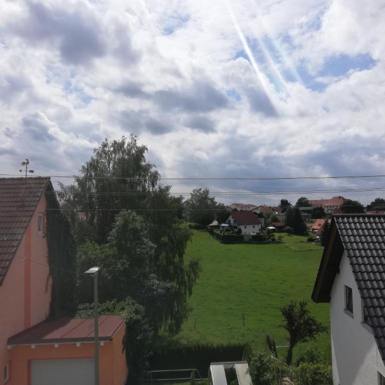 GästeZimmer im Altbau Dachgeschoss mit kleinem Bad WLAN, TV und Parkplatz - Apartment mit Dusche - 22