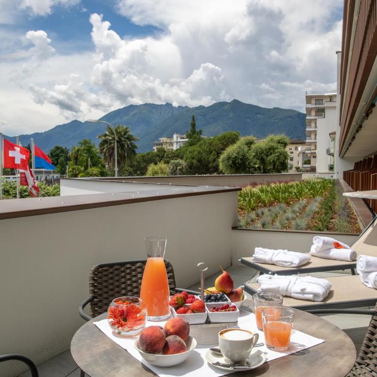 Hotel Lago Maggiore - Welcome! - Junior Suite con Vista Lago Parziale - 1° Piano con Accesso Disabili - 4