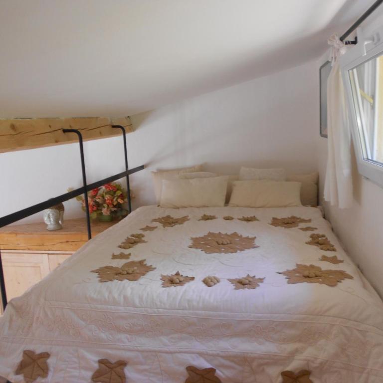 Le Mas de FRAYERE - Chambre Double - Vue sur Piscine - 11