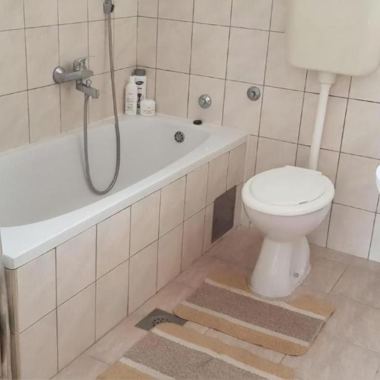 Cheap house near the center of the city - Two-Bedroom Apartment - 8