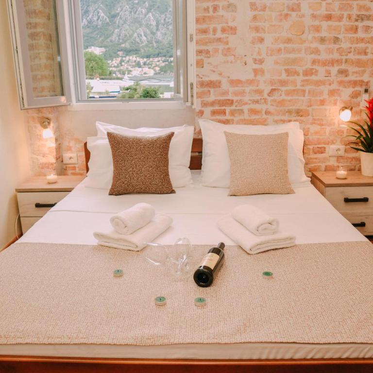 Step to Kotor bay Guesthouse - Double Room with Sea View - 9