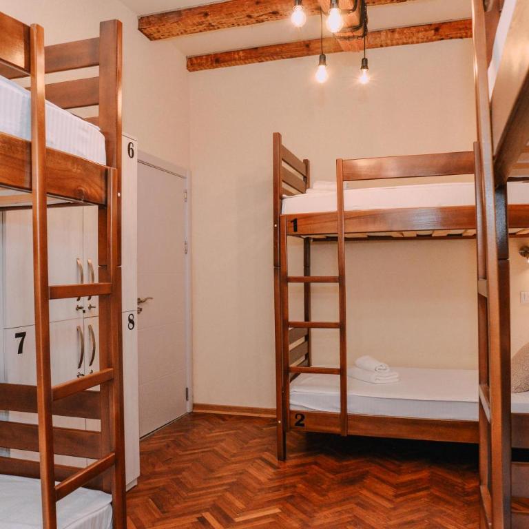 Step to Kotor bay Guesthouse - Bed in 6-Bed Dormitory Room - 9