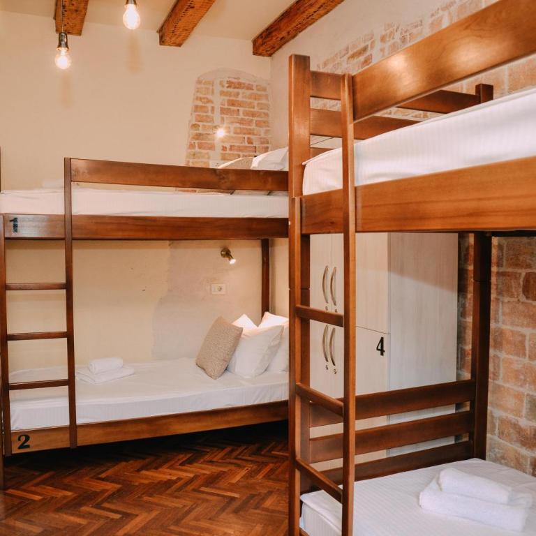 Step to Kotor bay Guesthouse - Bed in 6-Bed Dormitory Room - 5
