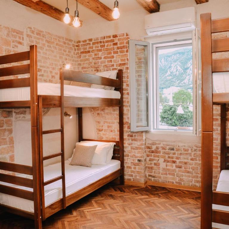 Step to Kotor bay Guesthouse - Bed in 6-Bed Dormitory Room - 7