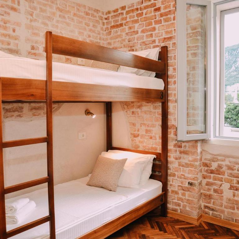 Step to Kotor bay Guesthouse - Bed in 6-Bed Dormitory Room - 8