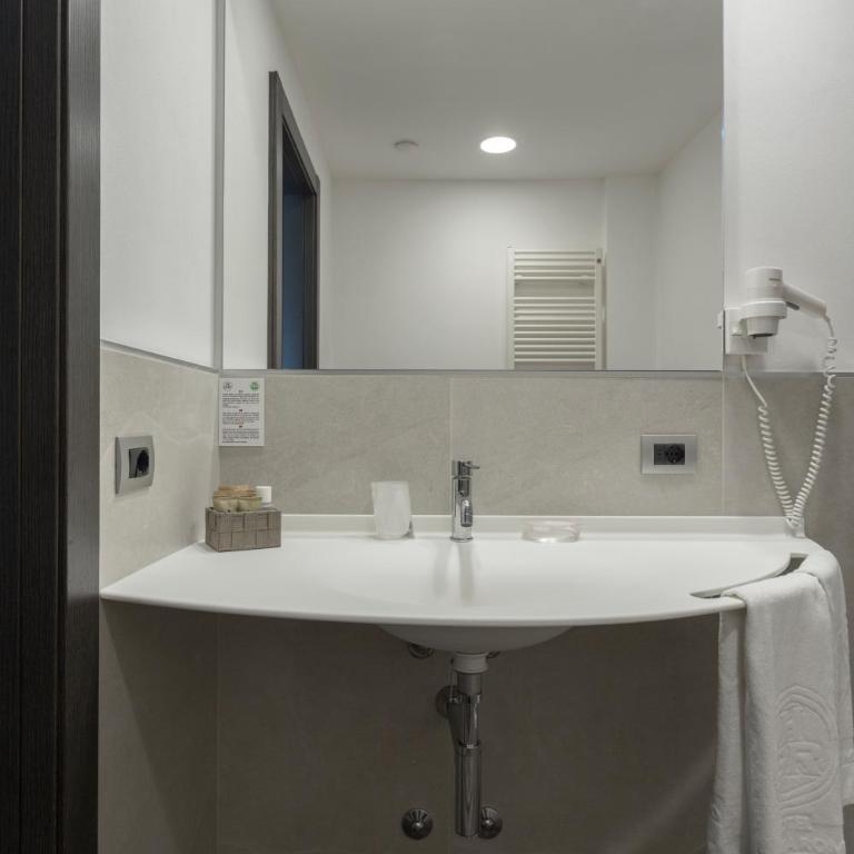Hotel Giulietta Romeo - Chambre Double ou Lits Jumeaux Supérieure avec Balcon - 4