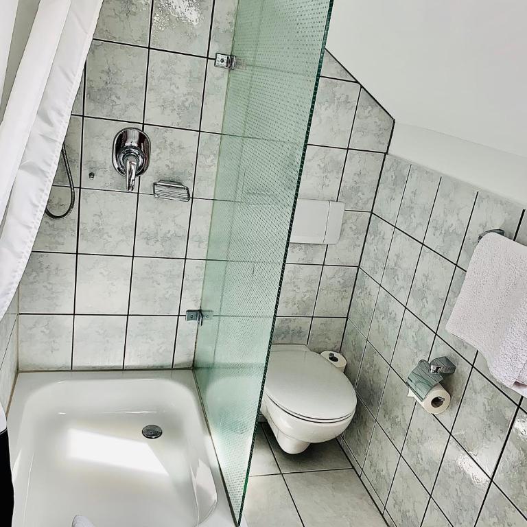 Gästehaus Hohe Tannen - Familienzimmer (4 Erwachsene) - 5