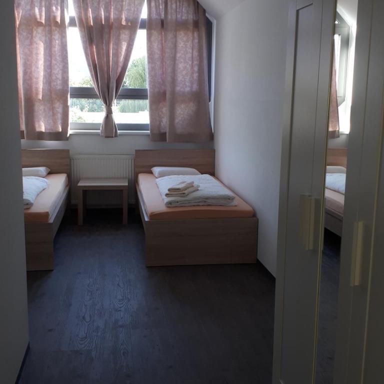 Jugendherberge Innsbruck - Youth Hostel - Zweibettzimmer mit eigenem Bad - 1