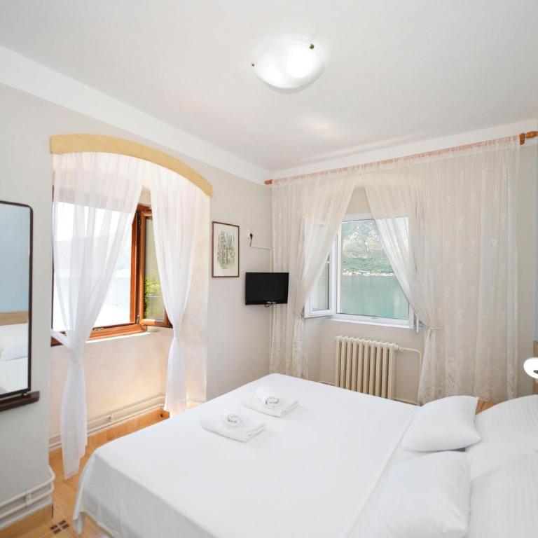 Garni hotel Pana-Eustahije 253 - Standard Triple Room with Sea View - 17