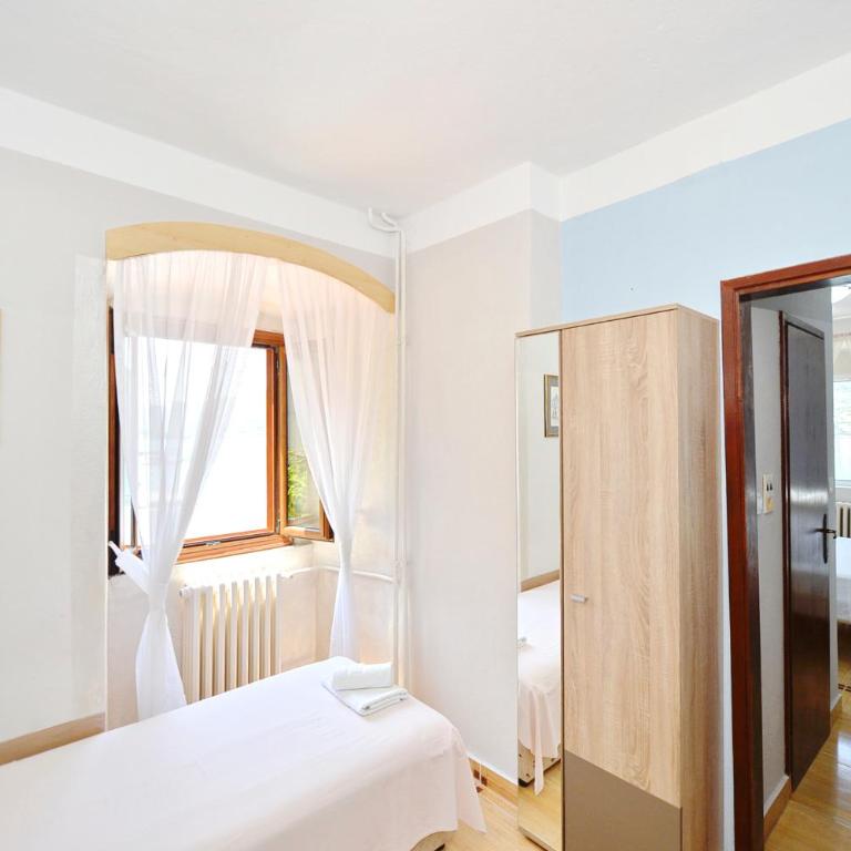 Garni hotel Pana-Eustahije 253 - Standard Triple Room with Sea View - 9