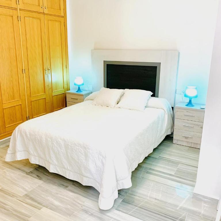 Precioso apartamento cerca del mar con wifi, piscina y parking - Two-Bedroom Apartment - 3