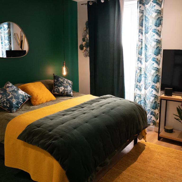 studio coeur de ville neuf et design tt equipé parking gratuit - Apartment mit 1 Schlafzimmer - 1