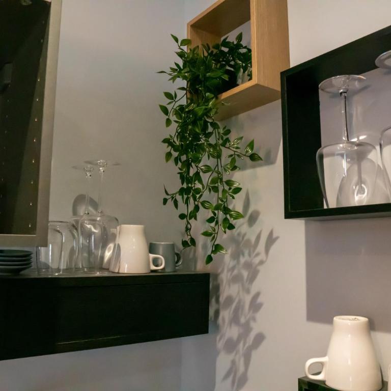 coeur de ville t2, terrasse, clim tt équipe, parking - Apartment mit 1 Schlafzimmer - 6