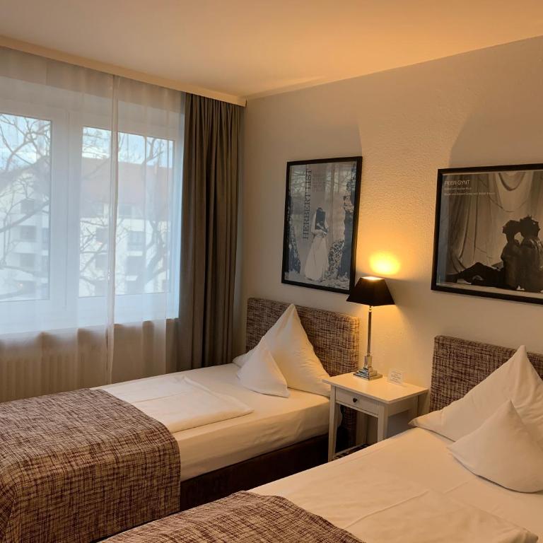 Hotel Nymphenburg City - München - Doppelzimmer - 9